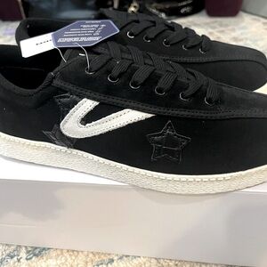 Brand new women’s size 8. Tretorn classic and stylish footwear.